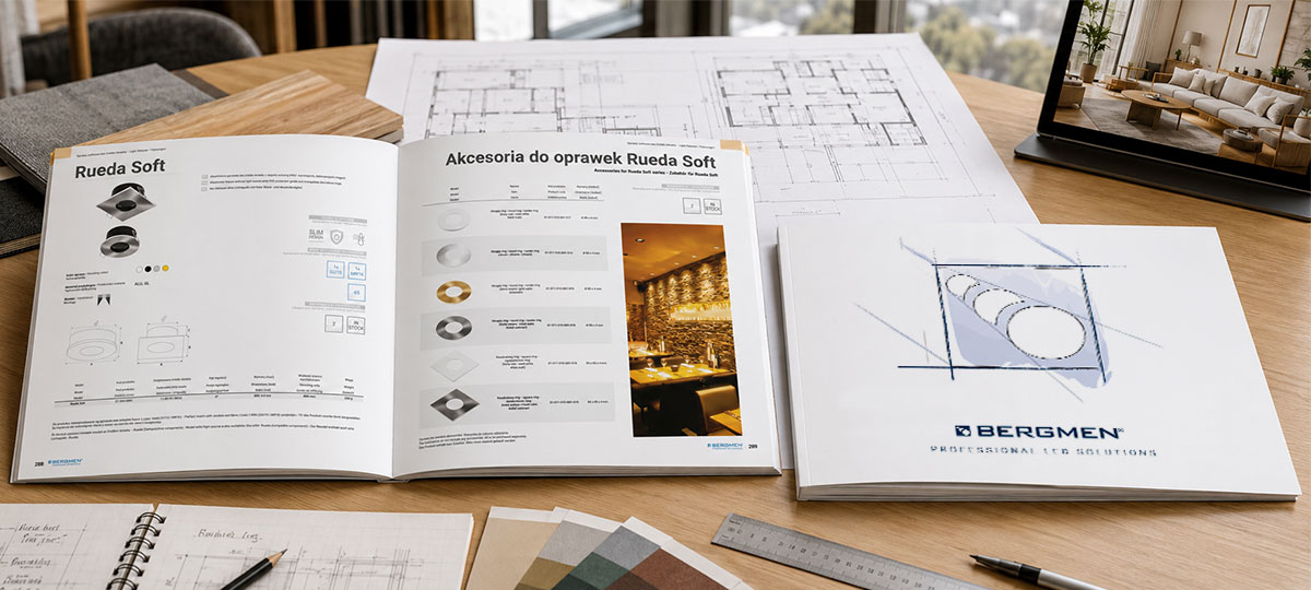 Katalog produktowy Bergmen na biurku obok planów architektonicznych i próbek materiałów, otwarty na rozkładówce z oprawami LED